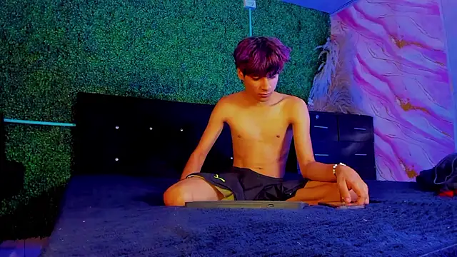 Leo Glow online show from February 19, 2026, 1:08 pm