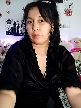 Snapshot of AngellHell chatting on October 31, 2025, 9:32 pm AngellHell online show from October 31, 2025, 9:32 pm