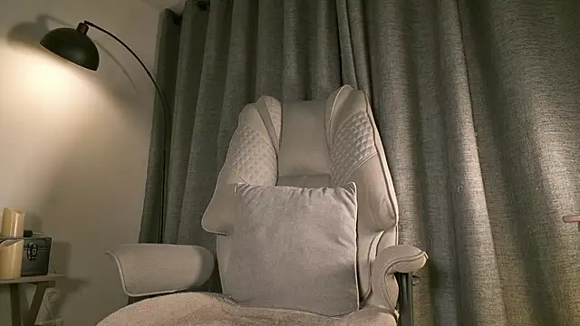 lianewhite online show from March 4, 2026, 1:46 am