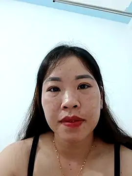 kitti-krush online show from November 1, 2025, 4:01 pm