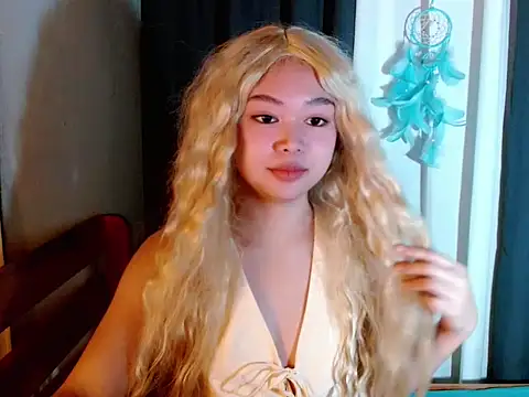 lustfullakim online show from November 10, 2025, 9:42 pm