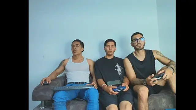 thebadboys05 online show from November 7, 2025, 1:54 am