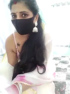 Snapshot of Divine_Lustt chatting on February 19, 2026, 9:28 am Divine Lustt online show from February 19, 2026, 9:28 am