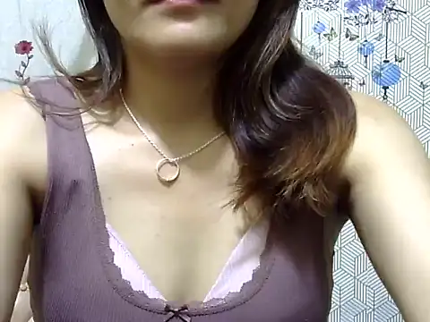 Snapshot of maira_33 chatting on February 5, 2026, 6:15 pm maira 33 online show from February 5, 2026, 6:15 pm