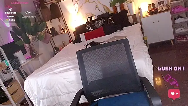 Snapshot of Lolitaloove69 chatting on February 12, 2026, 12:54 am Lolitaloove69 online show from February 12, 2026, 12:54 am