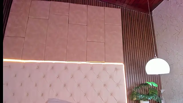 Camiila rosse online show from December 18, 2025, 2:54 pm