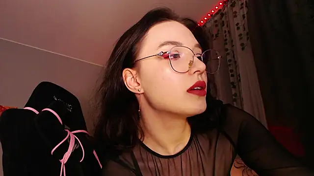 dolll maiya online show from March 18, 2026, 8:21 pm