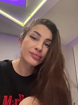 Snapshot of Muna_Luu chatting on October 31, 2025, 10:05 pm Muna Luu online show from October 31, 2025, 10:05 pm