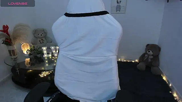 Valery stuart online show from November 18, 2025, 9:29 pm