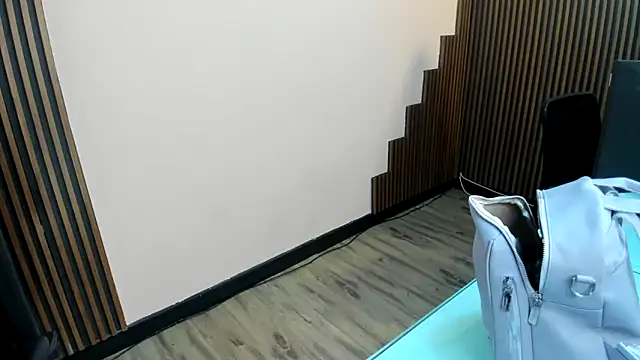 desk desire online show from December 16, 2025, 11:14 am