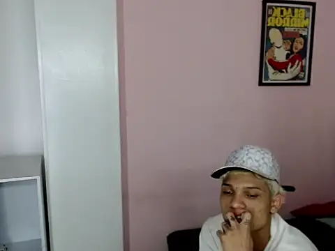 Snapshot of bad_boy_hottx chatting on October 31, 2025, 9:32 pm bad boy hottx online show from October 31, 2025, 9:32 pm