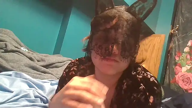 Buttercup2001 online show from November 1, 2025, 3:46 am