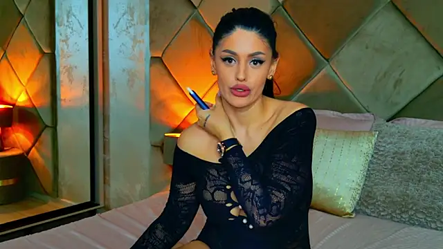 Snapshot of Myla-b chatting on March 1, 2026, 6:41 pm Myla-b online show from March 1, 2026, 6:41 pm