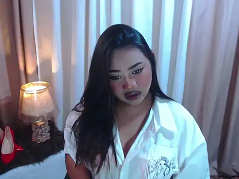 XxgiganticoliviacummerxX online show from April 17, 2026, 2:31 pm