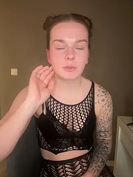 LisaFreierxx online show from February 26, 2026, 9:37 pm