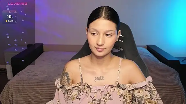 Snapshot of Nikol_Goldysss chatting on November 6, 2025, 2:37 am Nikol Goldysss online show from November 6, 2025, 2:37 am