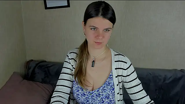 Zorianaa online show from December 22, 2025, 9:15 pm