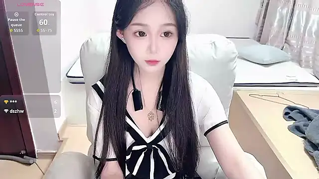  yueyue online show from November 6, 2025, 8:46 pm