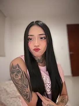 JIORYOvO online show from February 6, 2026, 5:03 am