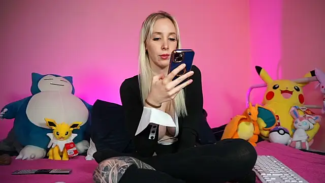 StellaCinderella online show from February 6, 2026, 8:05 pm