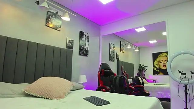 Snapshot of kendra_london chatting on March 6, 2026, 11:16 am kendra london online show from March 6, 2026, 11:16 am