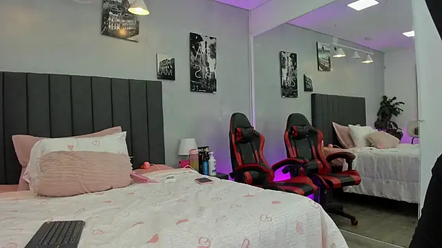 Snapshot of kendra_london chatting on March 20, 2026, 11:33 am kendra london online show from March 20, 2026, 11:33 am