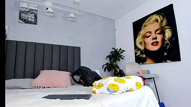 Snapshot of kendra_london chatting on March 10, 2026, 11:14 am kendra london online show from March 10, 2026, 11:14 am