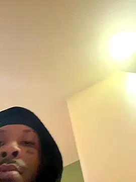 urnewfantasyzzz online show from November 3, 2025, 12:38 am