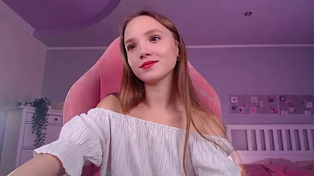 Snapshot of Adria_Arjona chatting on November 6, 2025, 7:45 am Adria Arjona online show from November 6, 2025, 7:45 am