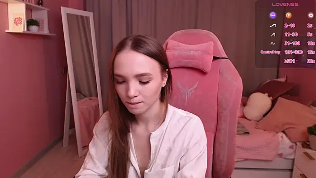 Snapshot of Adria_Arjona chatting on February 6, 2026, 7:37 am Adria Arjona online show from February 6, 2026, 7:37 am