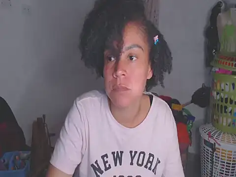 shayna cute online show from May 15, 2026, 2:31 am