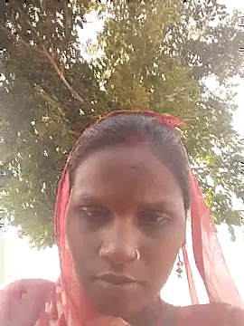 Snapshot of Simmy_cut chatting on November 3, 2025, 9:13 am Simmy cut online show from November 3, 2025, 9:13 am