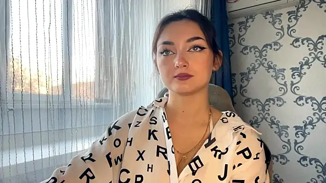 TwotyBright online show from November 18, 2025, 8:06 am