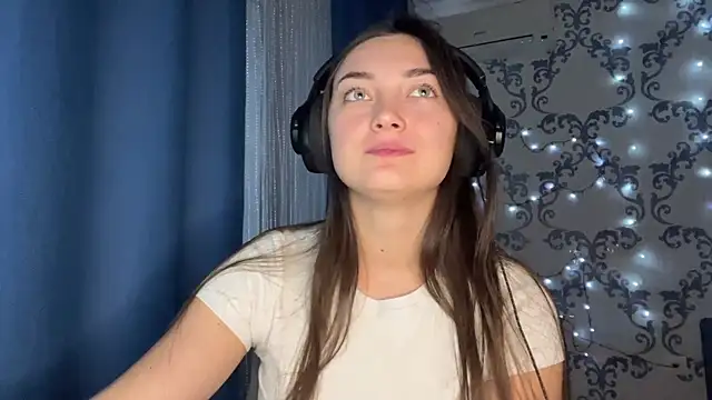 TwotyBright online show from December 5, 2025, 1:10 pm