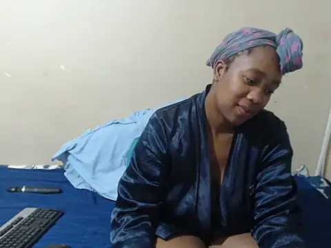 Snapshot of SexyLipss_ chatting on April 25, 2026, 12:46 am SexyLipss online show from April 25, 2026, 12:46 am