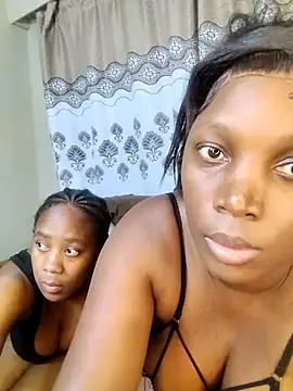 Snapshot of SexyLipss_ chatting on April 18, 2026, 7:58 pm SexyLipss online show from April 18, 2026, 7:58 pm