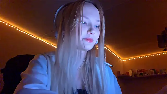 KarinRobertson online show from November 10, 2025, 5:40 pm