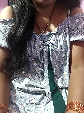 Snapshot of hyd_couple7878 chatting on June 8, 2026, 1:33 pm hyd couple7878 online show from June 8, 2026, 1:33 pm