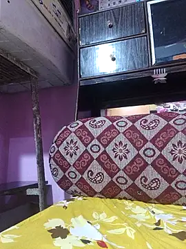 hyd couple7878 online show from February 15, 2026, 4:24 am