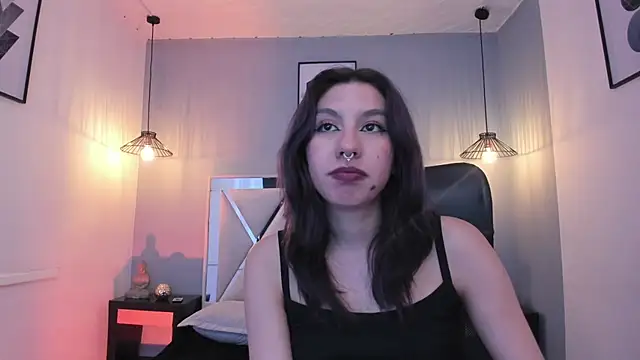 zoe-moreau online show from February 9, 2026, 9:02 pm