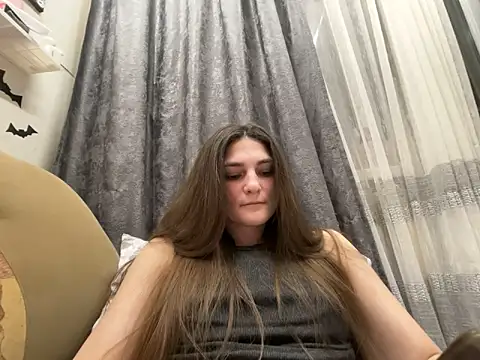 HelgaMun online show from November 5, 2025, 4:10 pm