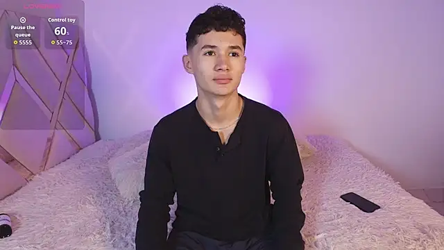 Snapshot of Eiden_Blake chatting on January 18, 2026, 11:30 pm Eiden Blake online show from January 18, 2026, 11:30 pm