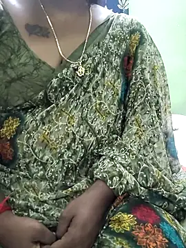 tam-queen1 online show from November 10, 2025, 8:52 am