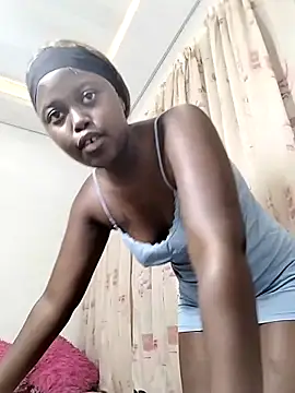 SweetSavage18 online show from December 4, 2025, 3:44 pm