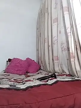 SweetSavage18 online show from December 17, 2025, 8:36 pm