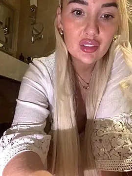 xxxrosie123 online show from November 2, 2025, 10:59 pm