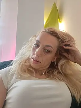 Yourdreams666999 online show from May 25, 2026, 10:03 am