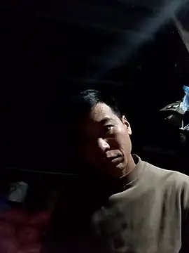 Snapshot of Kevin-n chatting on November 3, 2025, 9:40 pm Kevin-n online show from November 3, 2025, 9:40 pm