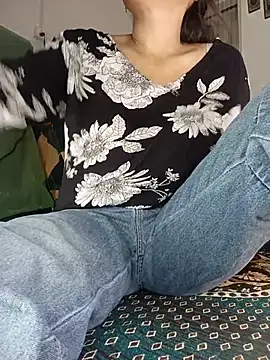 Saniya76 online show from July 25, 2026, 4:24 pm