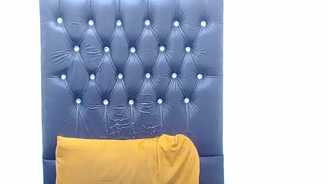 AUGUSTBLOOMxx online show from February 1, 2026, 9:07 am